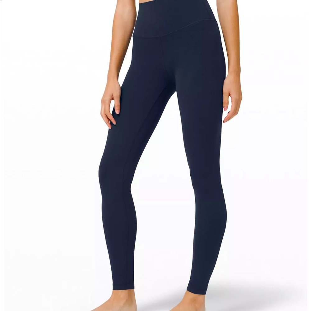 BRAND NEW WITH TAGS LULULEMON WUNDER UNDER LEGGINGS IN NAVY BLUE